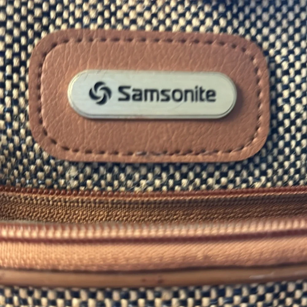 Like new vintage 1981, Samsonite carryon bag!